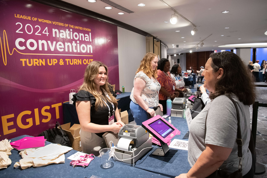 League members signing into Convention